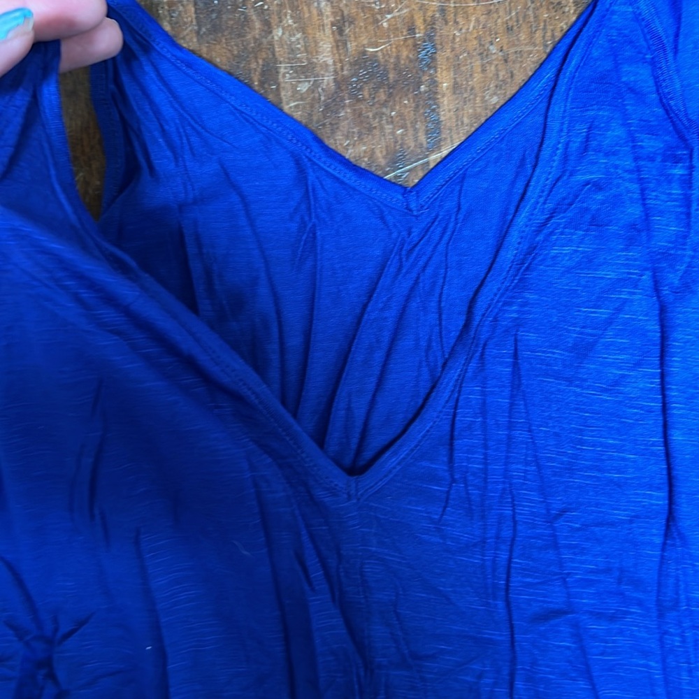 V neck spaghetti strap tank - Picture 3 of 3
